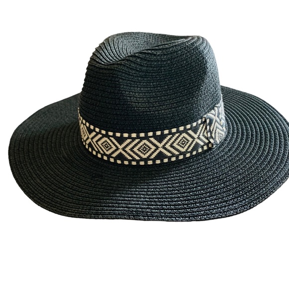 Do everything in love Accessories - Do everything in Love | one size straw hat with embroidered band tribal